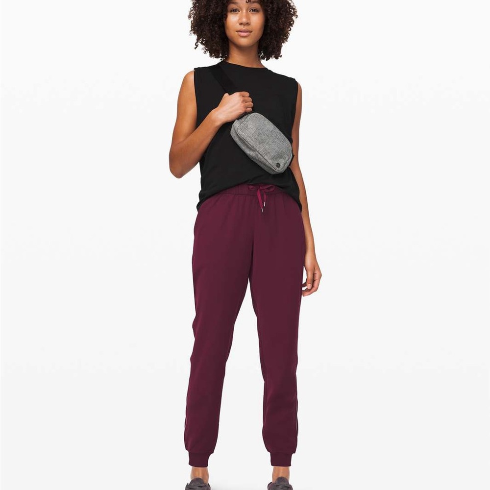 Like New Size 8 Lululemon On the Fly Jogger Dark Adobe